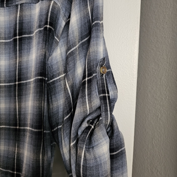 American rag Juniors crochet trim tie front! Size med! Worn twice! - Picture 9 of 13